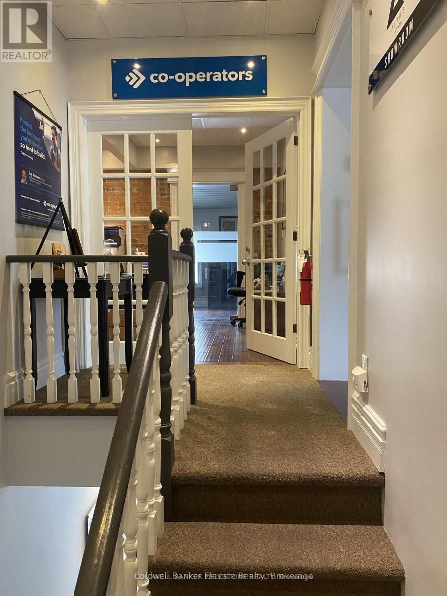 115 Main Street S, Halton Hills (Georgetown), Ontario  L7G 3H5 - Photo 10 - W12404976