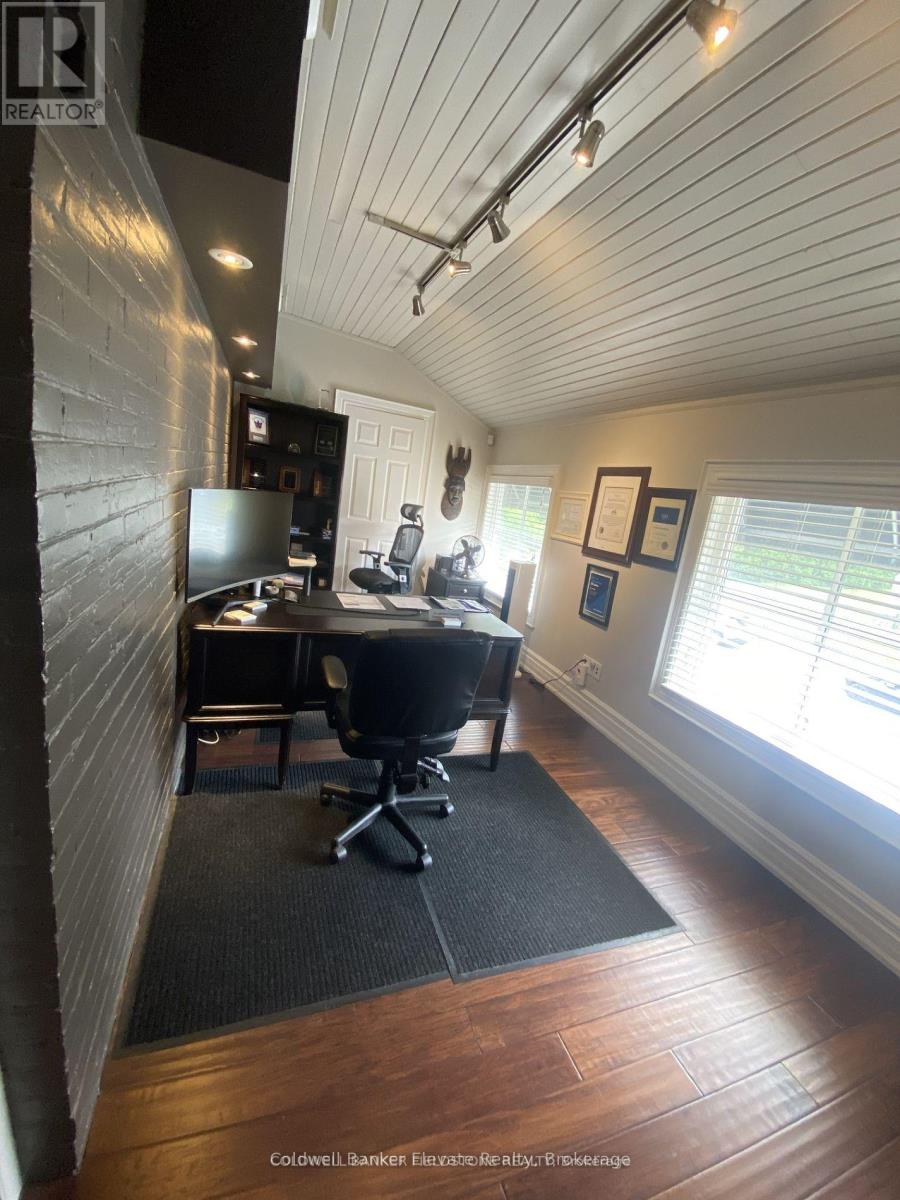 115 Main Street S, Halton Hills (Georgetown), Ontario  L7G 3H5 - Photo 19 - W12404976