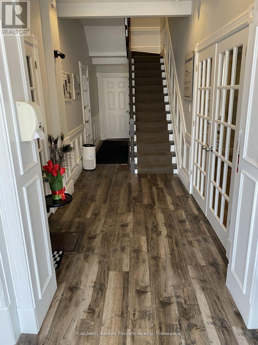 115 Main Street S, Halton Hills (Georgetown), Ontario  L7G 3H5 - Photo 4 - W12404976