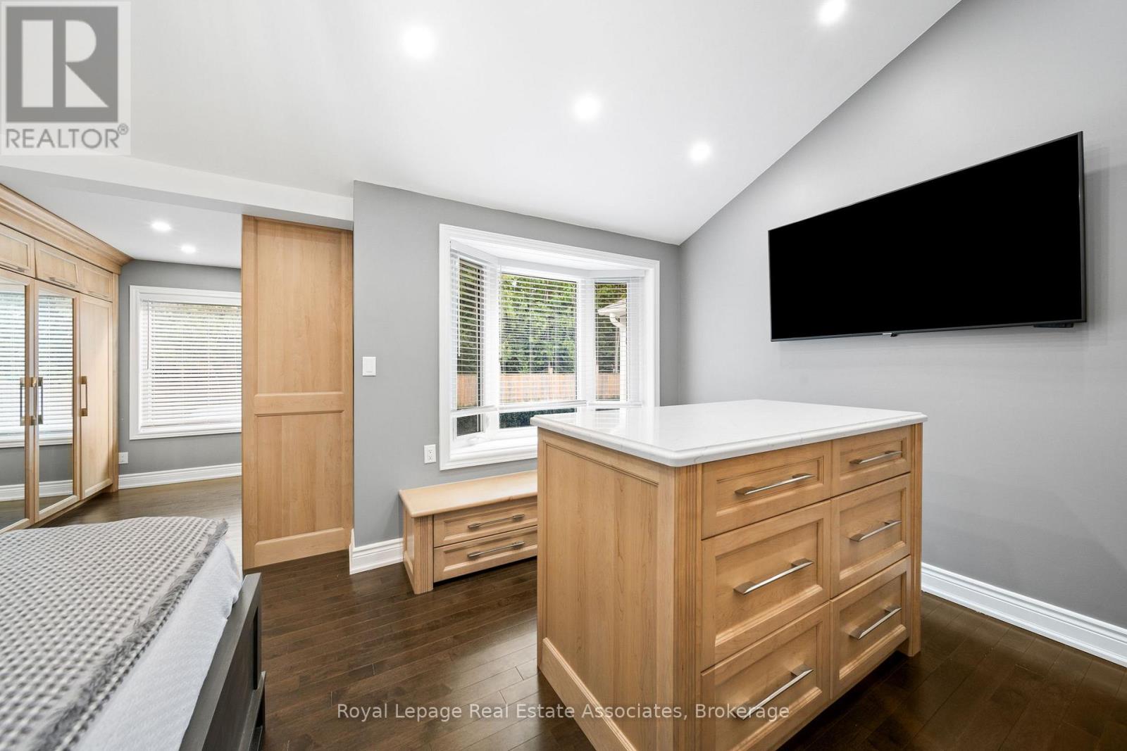 96 Delrex Boulevard, Halton Hills (Georgetown), Ontario  L7G 3X9 - Photo 16 - W12412372