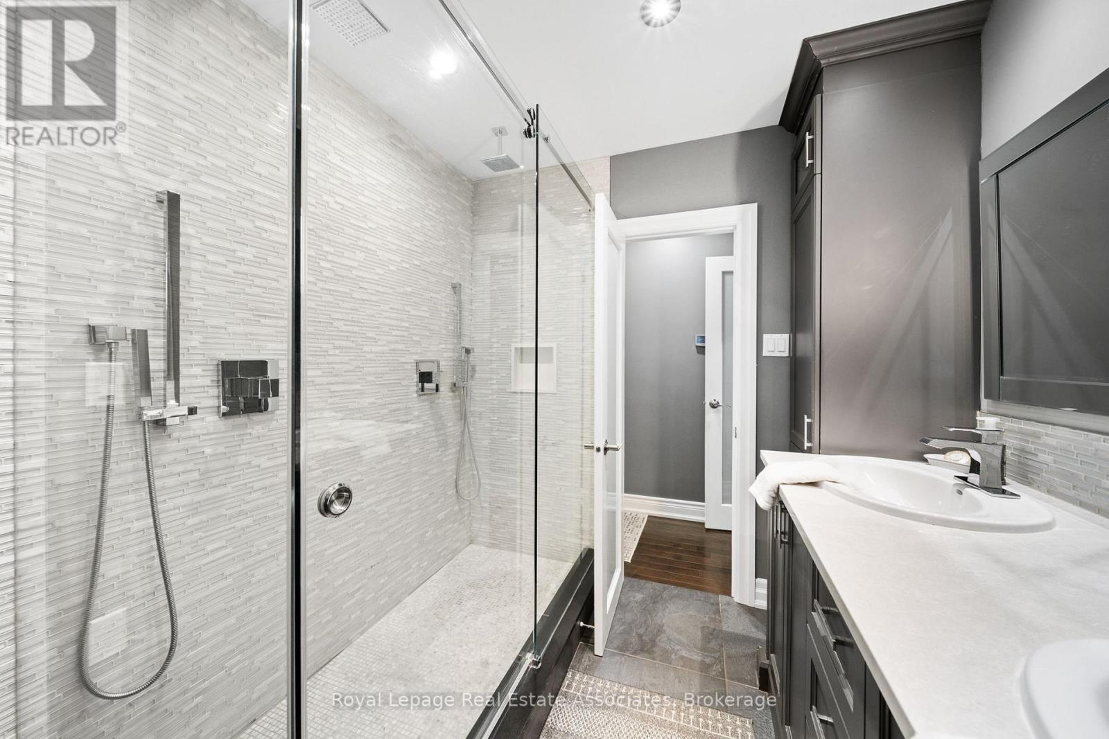 96 Delrex Boulevard, Halton Hills (Georgetown), Ontario  L7G 3X9 - Photo 20 - W12412372