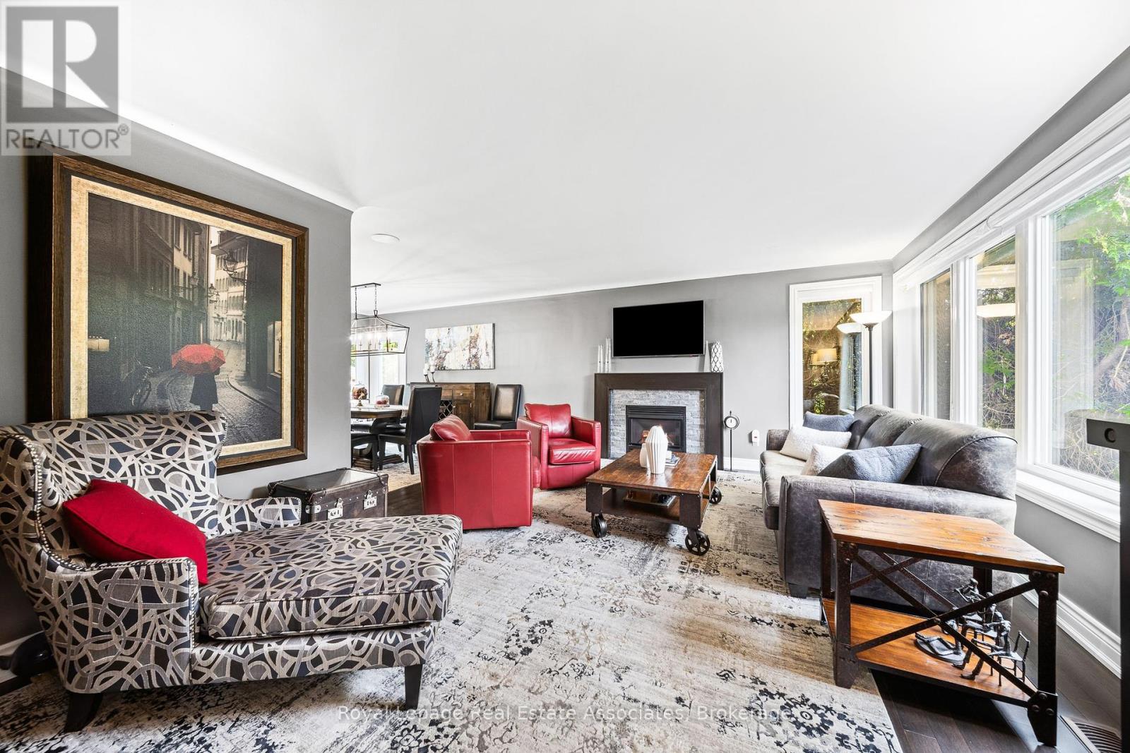 96 Delrex Boulevard, Halton Hills (Georgetown), Ontario  L7G 3X9 - Photo 3 - W12412372