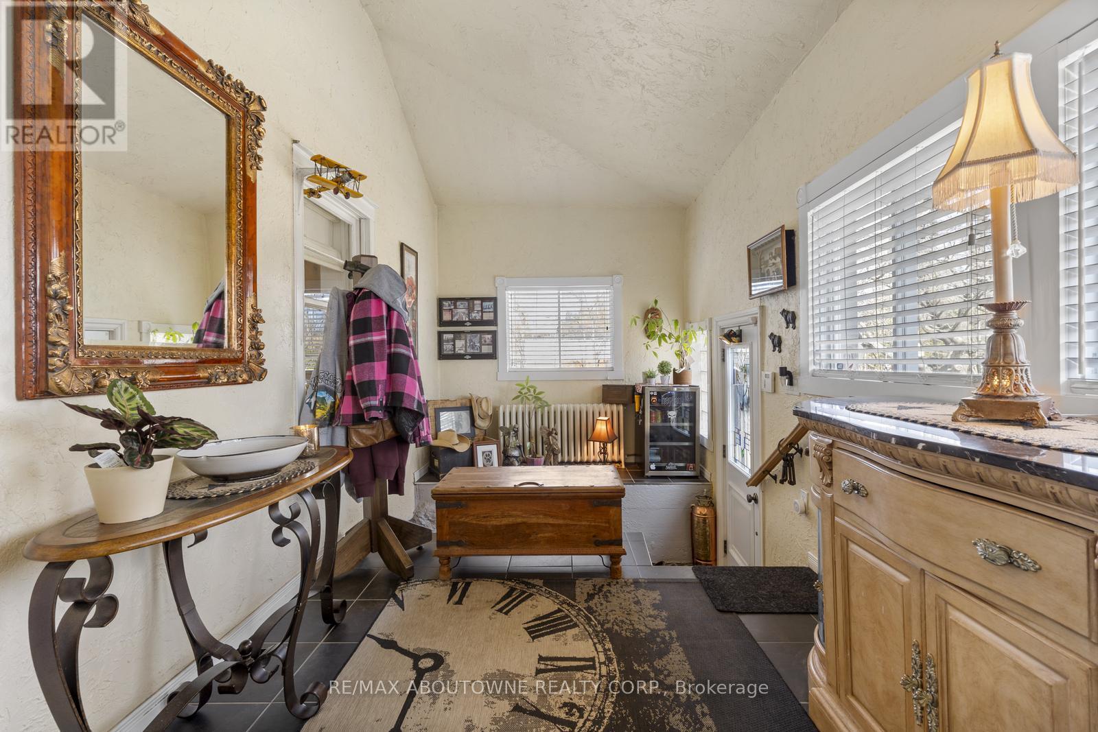 11011 Guelph Line, Milton (Brookville/haltonville), Ontario  L0P 1B0 - Photo 13 - W12419781