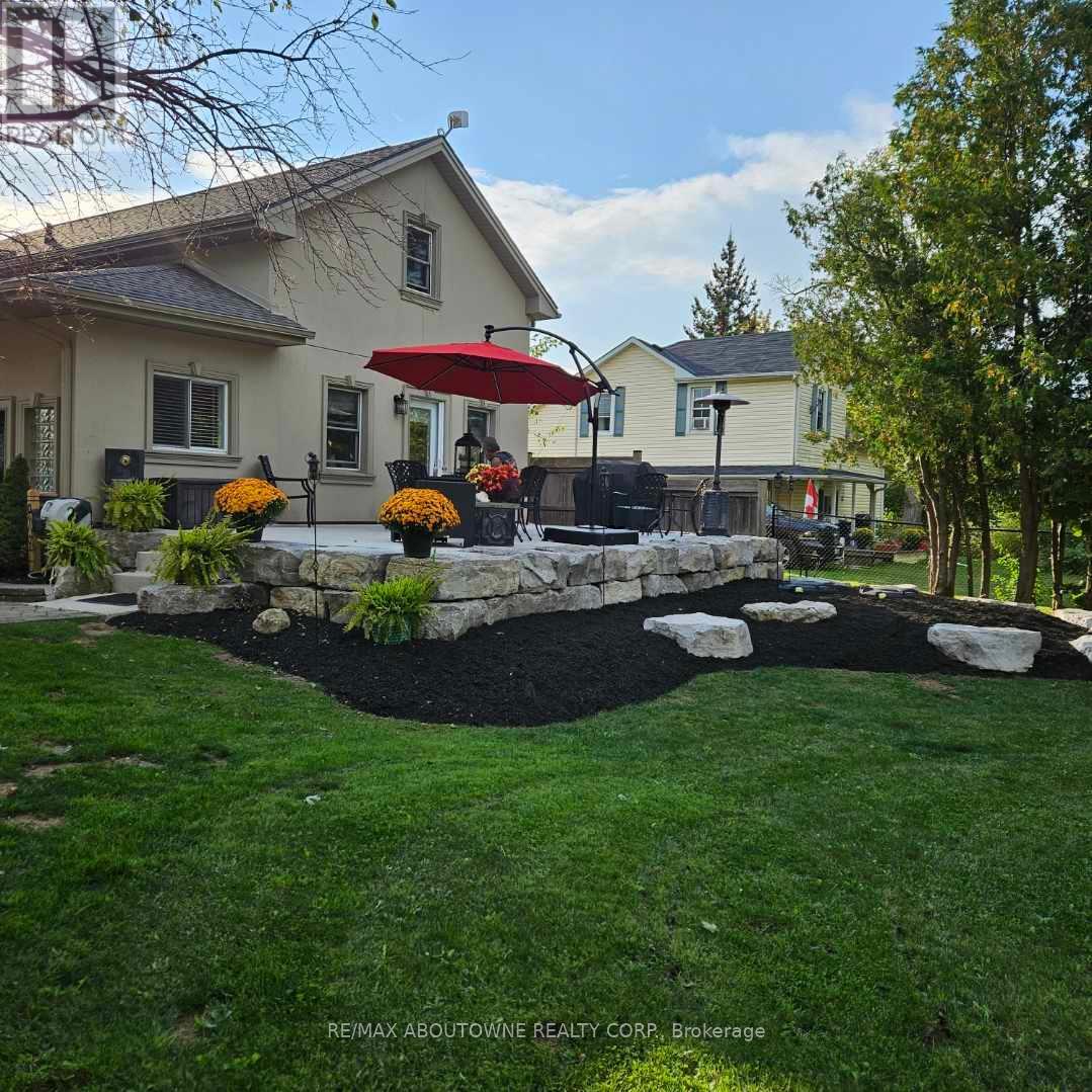 11011 Guelph Line, Milton (Brookville/haltonville), Ontario  L0P 1B0 - Photo 19 - W12419781