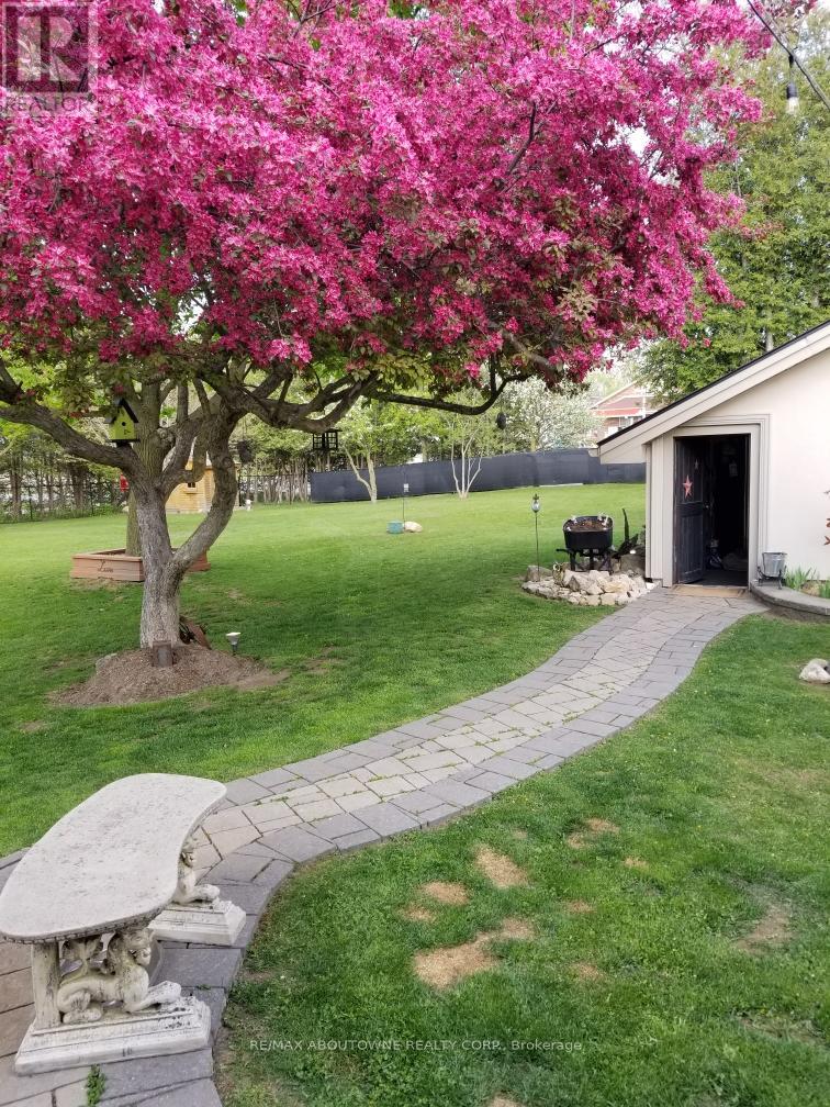 11011 Guelph Line, Milton (Brookville/haltonville), Ontario  L0P 1B0 - Photo 21 - W12419781