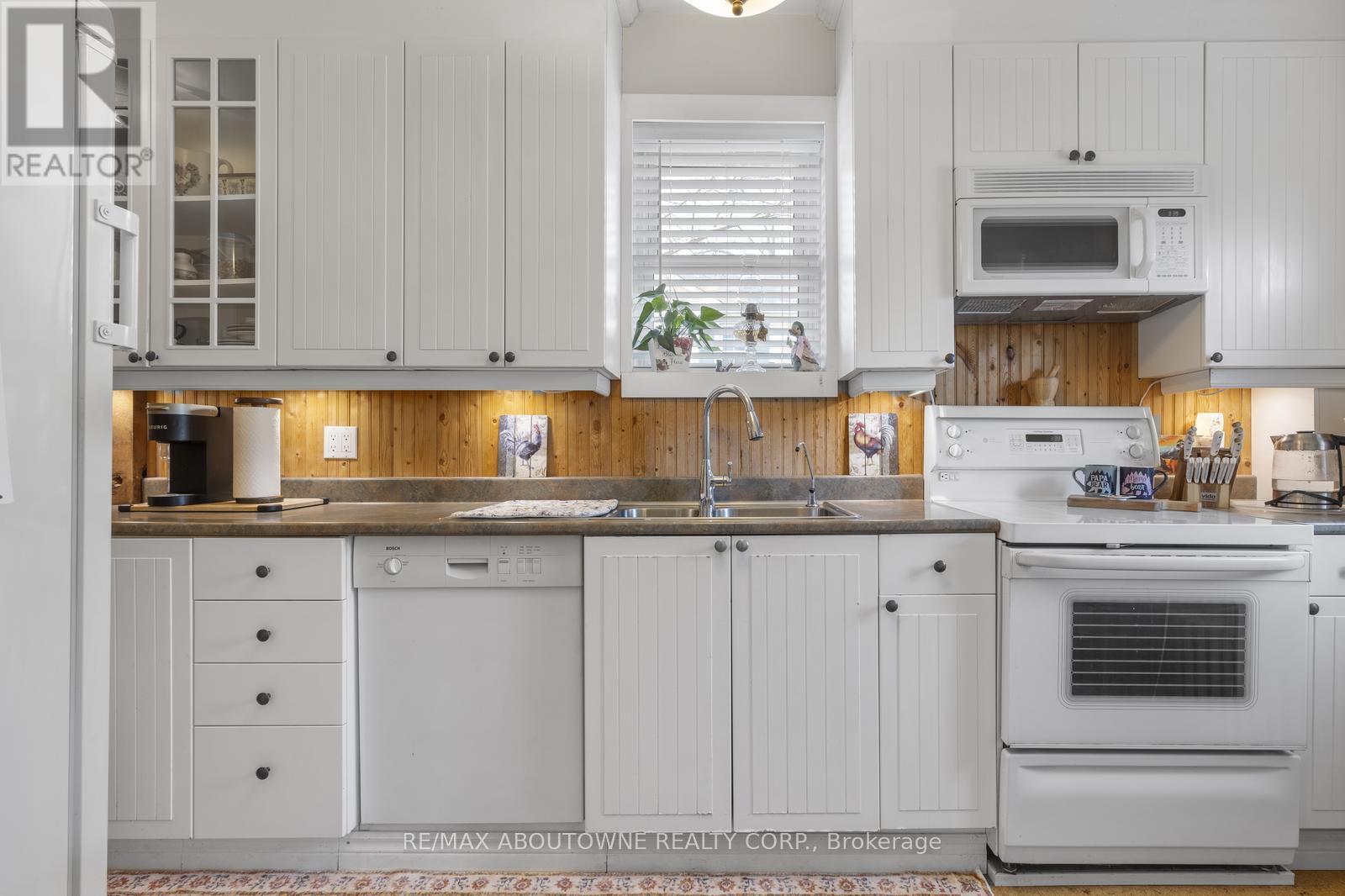 11011 Guelph Line, Milton (Brookville/haltonville), Ontario  L0P 1B0 - Photo 4 - W12419781