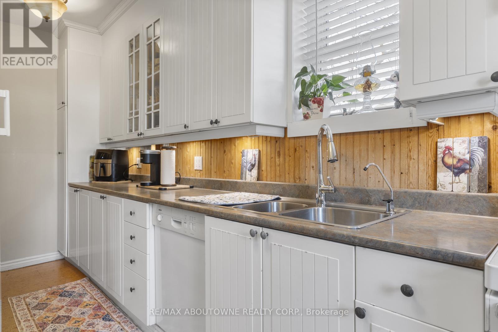 11011 Guelph Line, Milton (Brookville/haltonville), Ontario  L0P 1B0 - Photo 6 - W12419781