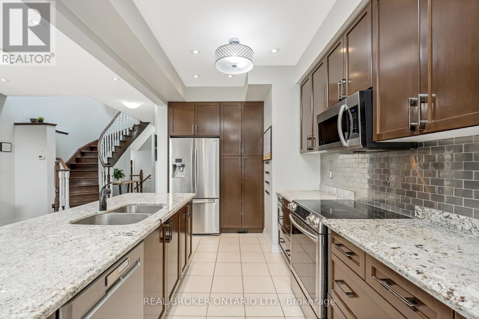 41 Diamond Leaf Lane, Halton Hills (Georgetown), Ontario  L7G 0G7 - Photo 10 - W12421557