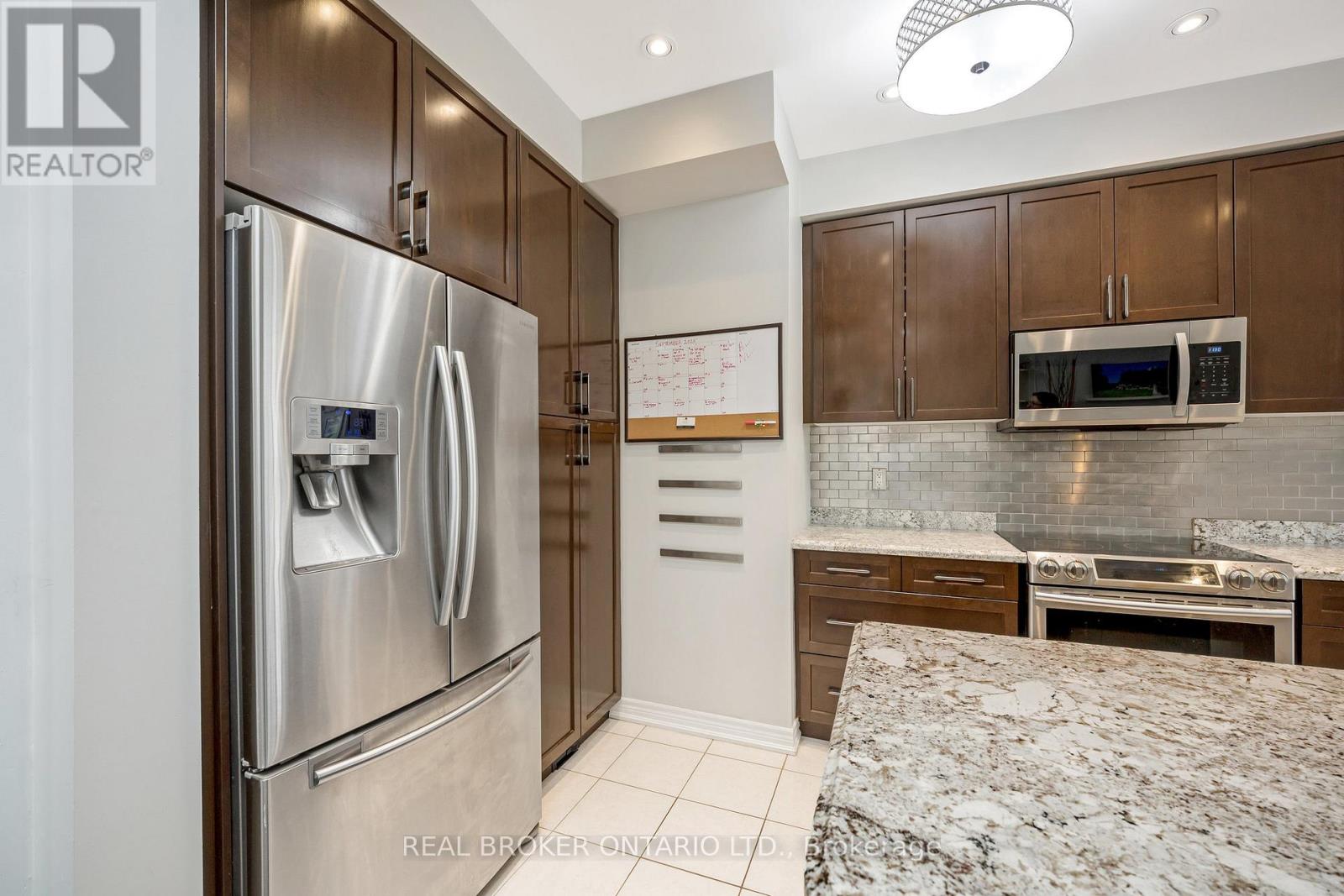 41 Diamond Leaf Lane, Halton Hills (Georgetown), Ontario  L7G 0G7 - Photo 11 - W12421557