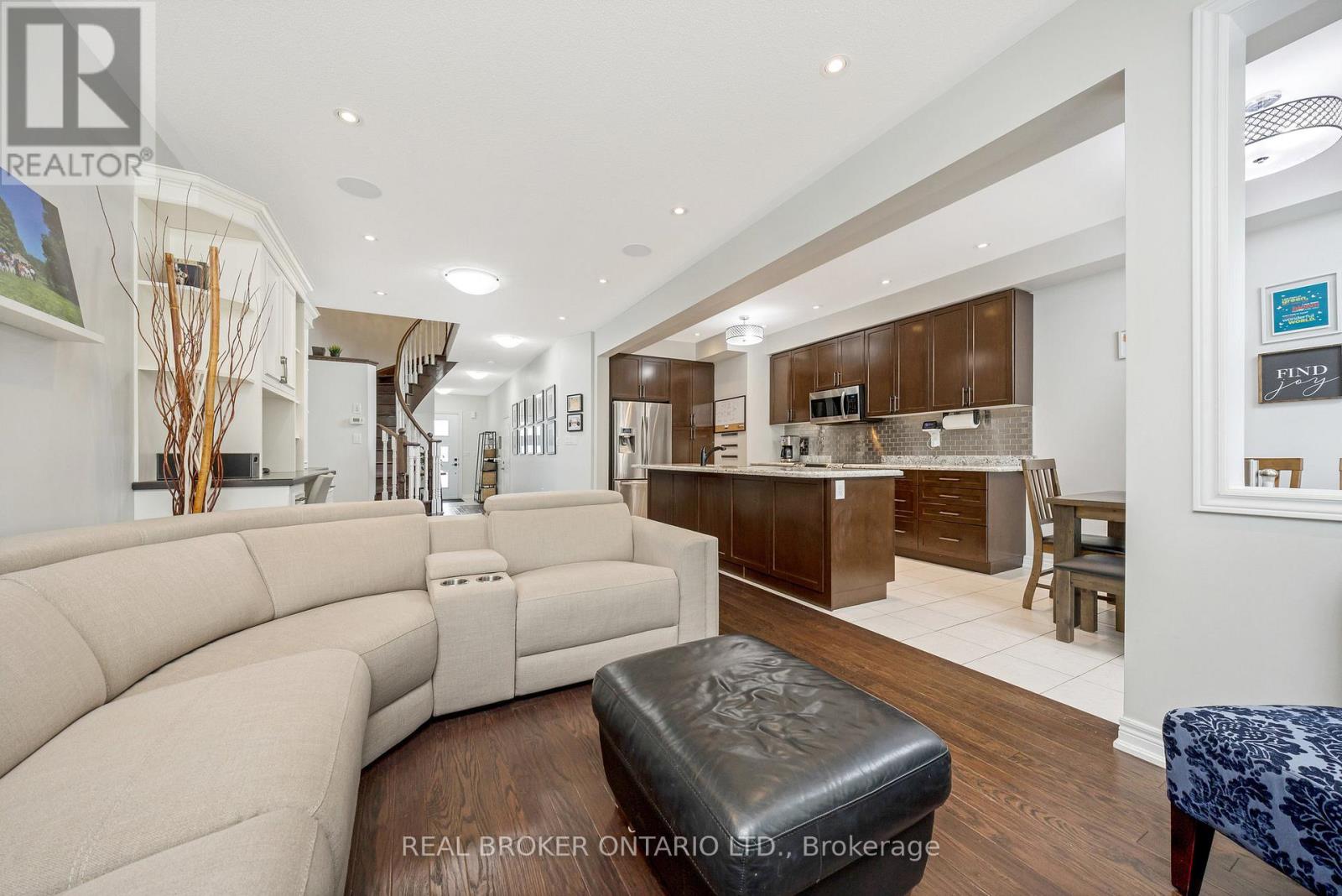 41 Diamond Leaf Lane, Halton Hills (Georgetown), Ontario  L7G 0G7 - Photo 14 - W12421557