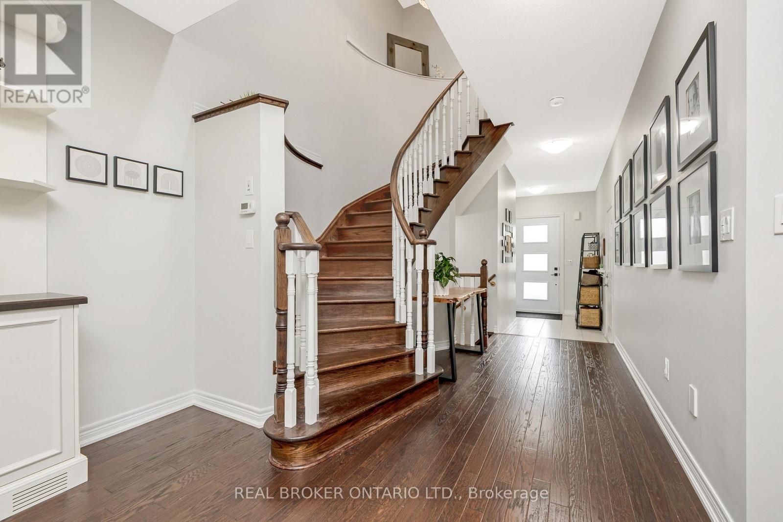 41 Diamond Leaf Lane, Halton Hills (Georgetown), Ontario  L7G 0G7 - Photo 15 - W12421557