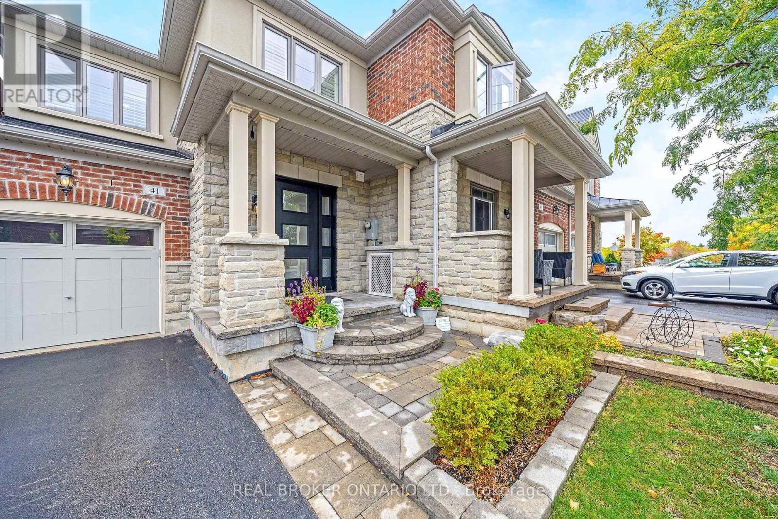 41 Diamond Leaf Lane, Halton Hills (Georgetown), Ontario  L7G 0G7 - Photo 2 - W12421557