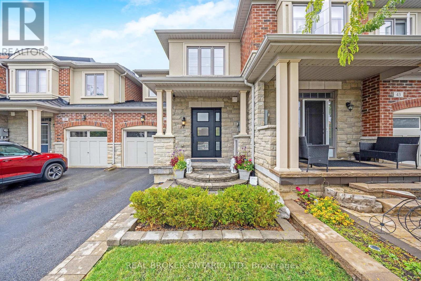 41 Diamond Leaf Lane, Halton Hills (Georgetown), Ontario  L7G 0G7 - Photo 3 - W12421557