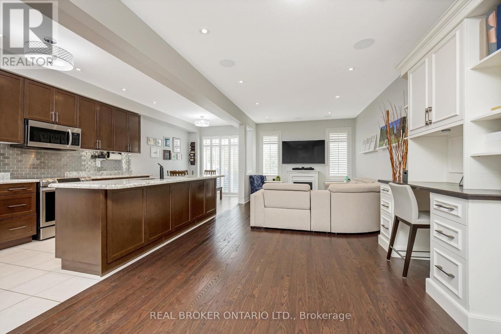 41 Diamond Leaf Lane, Halton Hills (Georgetown), Ontario  L7G 0G7 - Photo 6 - W12421557