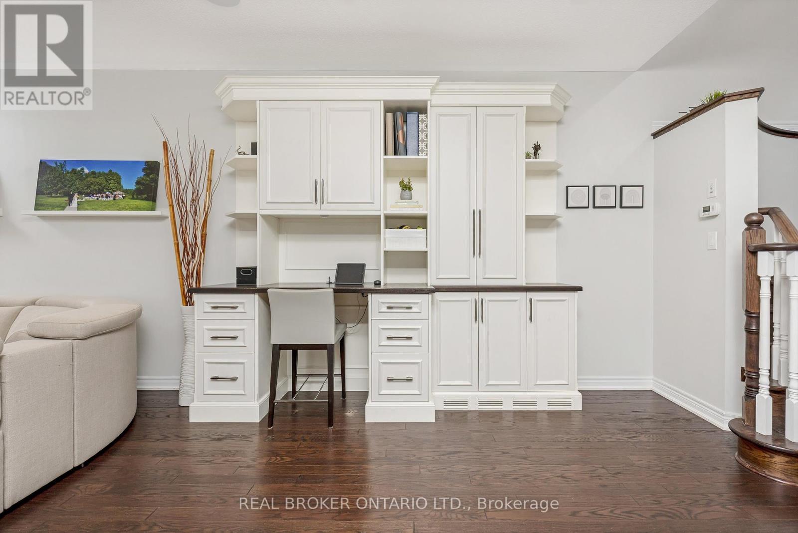 41 Diamond Leaf Lane, Halton Hills (Georgetown), Ontario  L7G 0G7 - Photo 7 - W12421557