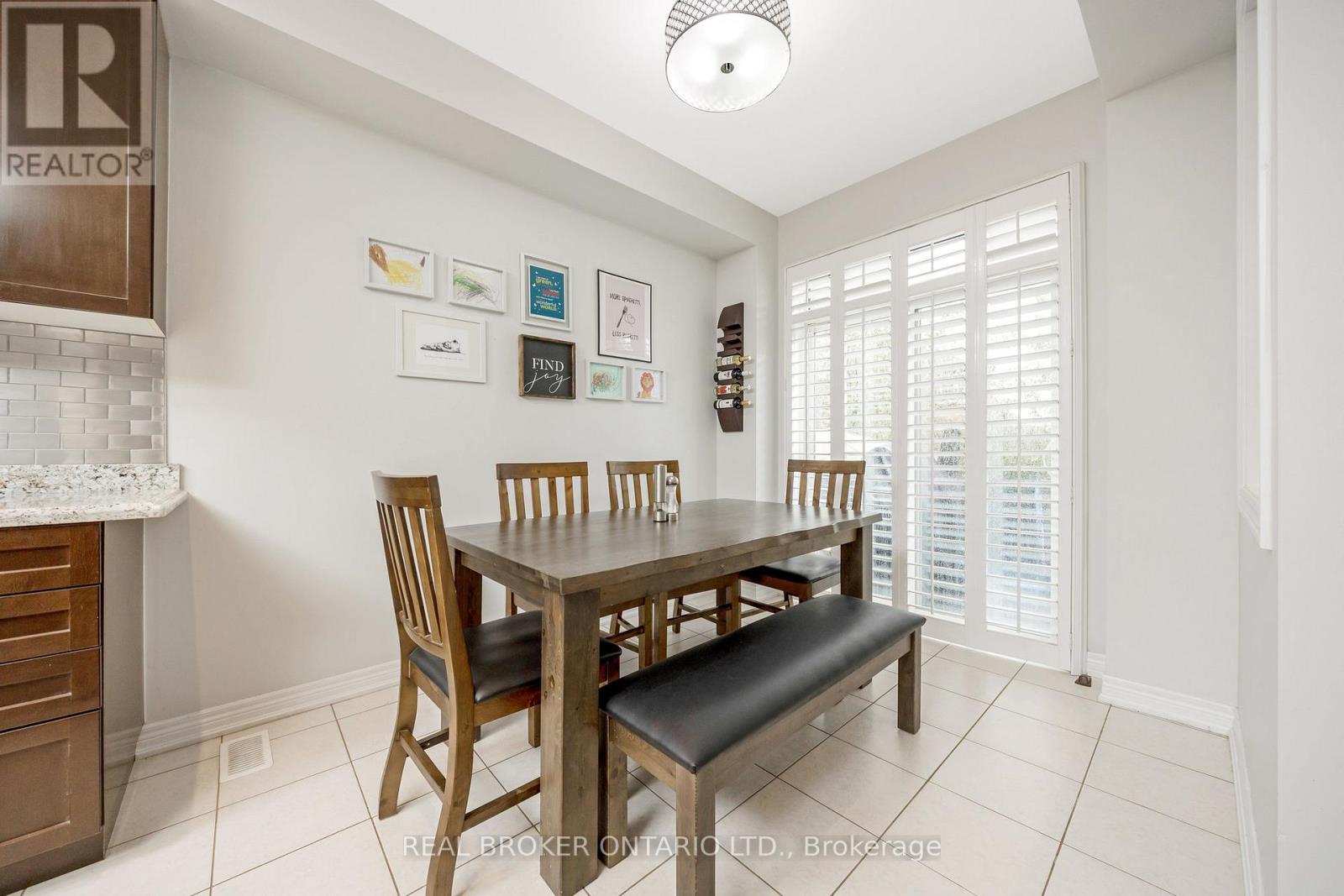 41 Diamond Leaf Lane, Halton Hills (Georgetown), Ontario  L7G 0G7 - Photo 9 - W12421557