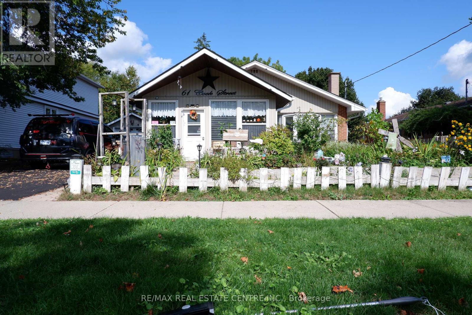 61 Cook Street, Halton Hills (Ac Acton), Ontario  L7J 1Z5 - Photo 3 - W12426706