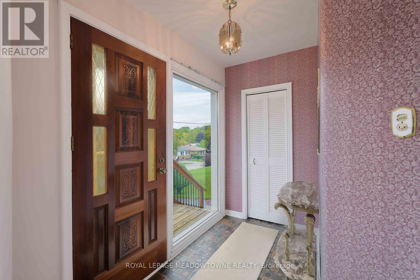 36 Hewson Crescent, Halton Hills (Georgetown), Ontario  L7G 2N9 - Photo 6 - W12427898