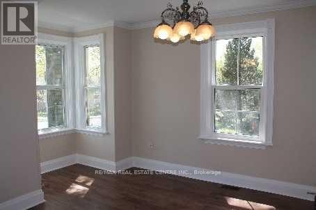 33 King Street, Halton Hills (Georgetown), Ontario  L7G 2G9 - Photo 3 - W12428082