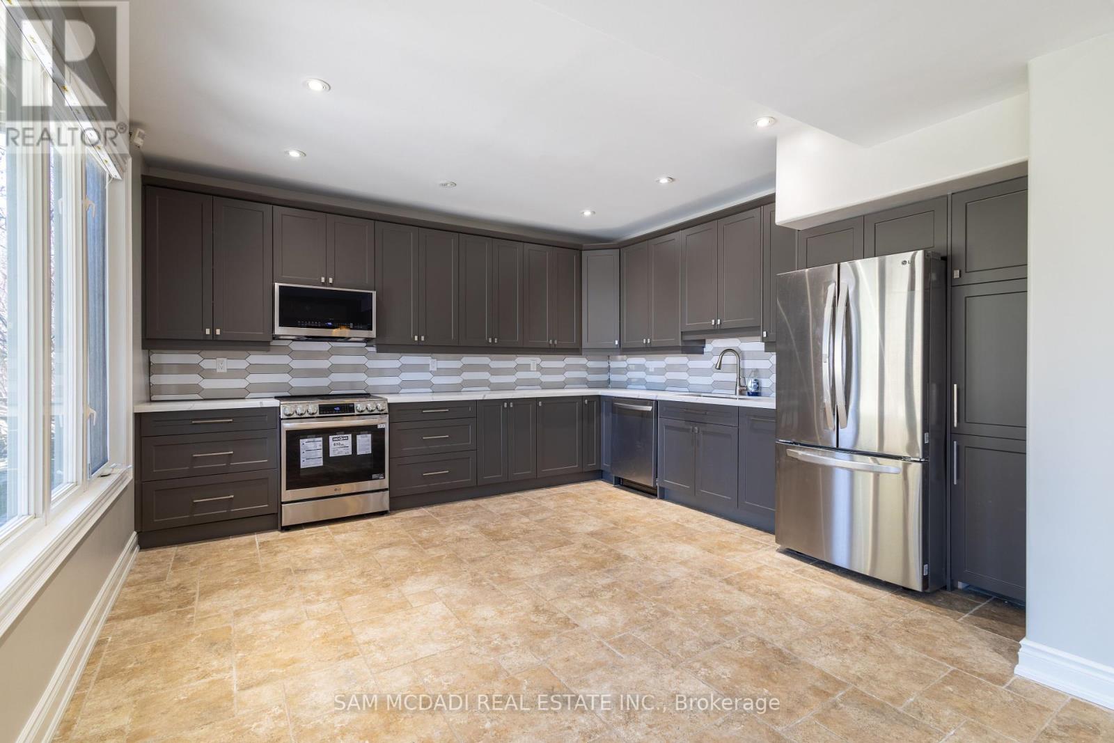 11170 Menzies Court, Milton (Brookville/haltonville), Ontario  L0P 1B0 - Photo 30 - W12429274