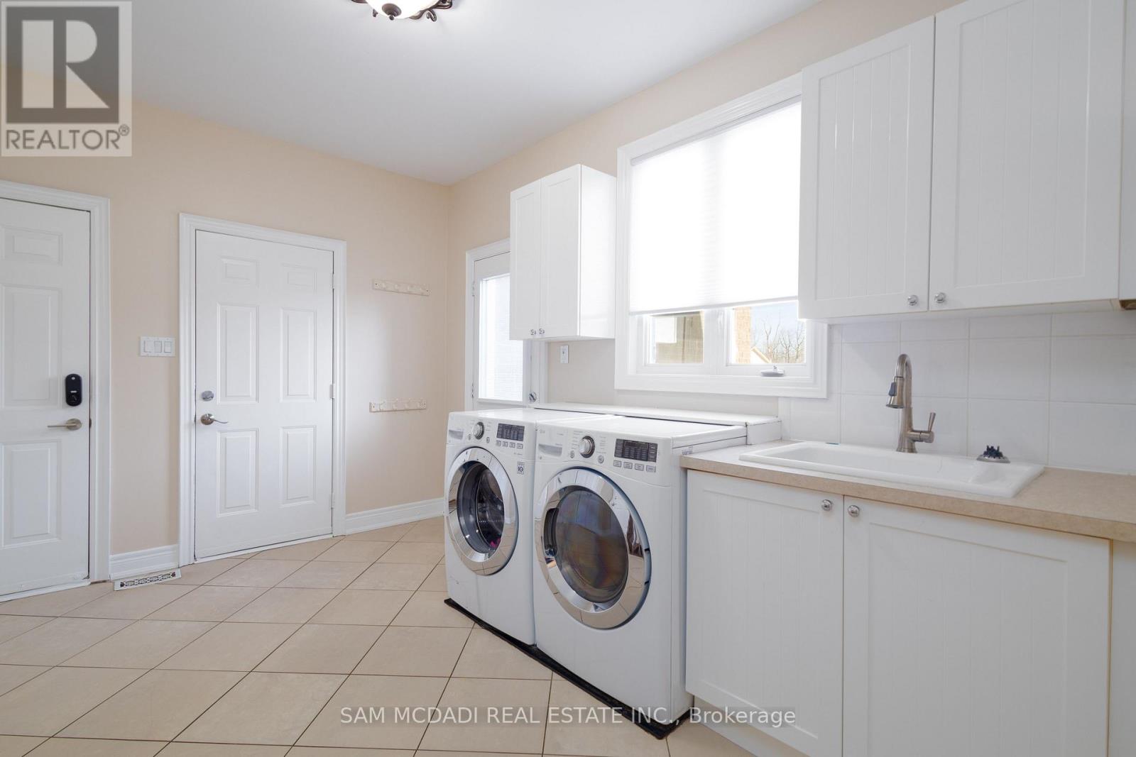 11170 Menzies Court, Milton (Brookville/haltonville), Ontario  L0P 1B0 - Photo 44 - W12429274