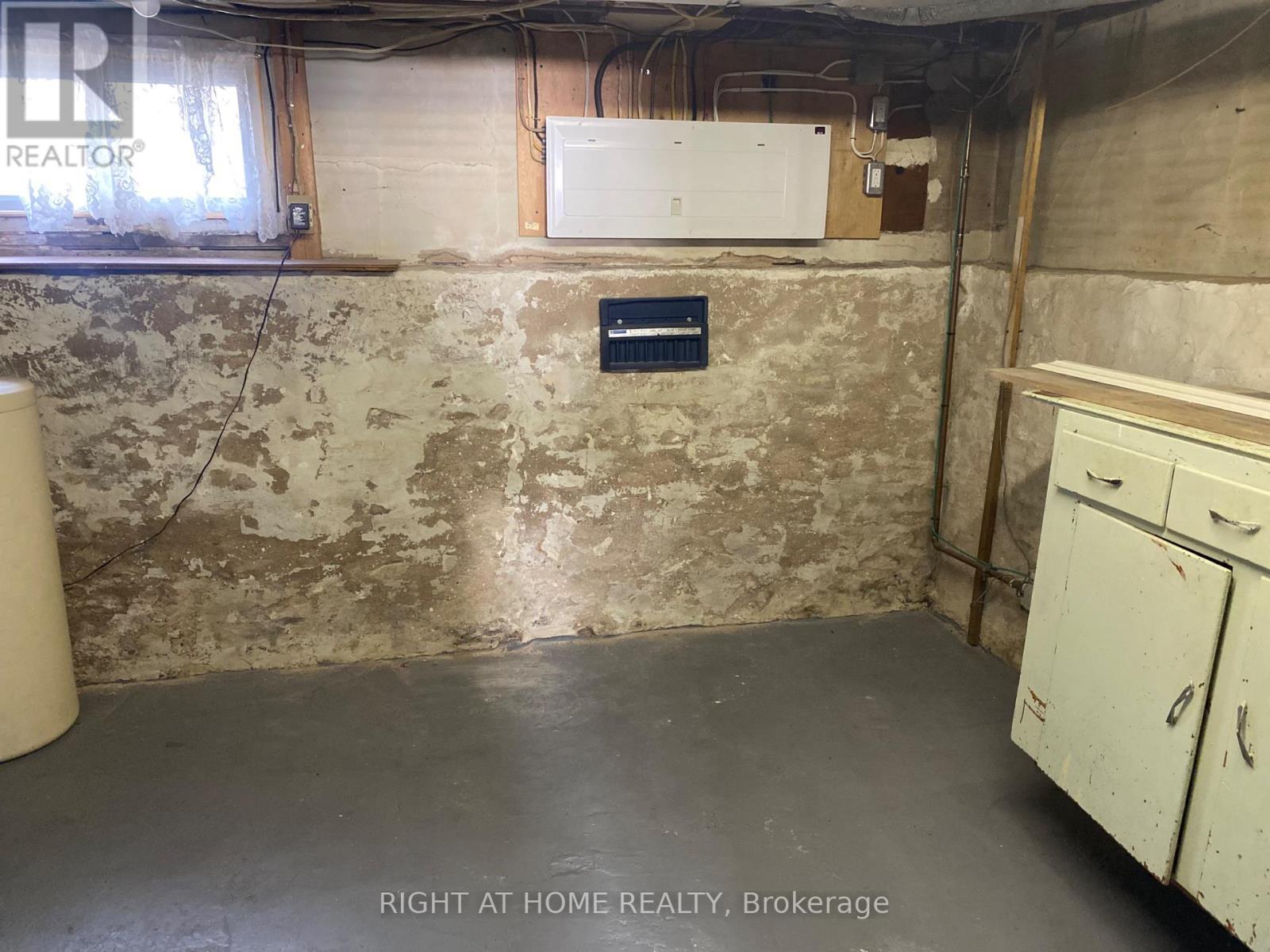 51 Frederick Street S, Halton Hills (Ac Acton), Ontario  L7J 2B9 - Photo 15 - W12430463