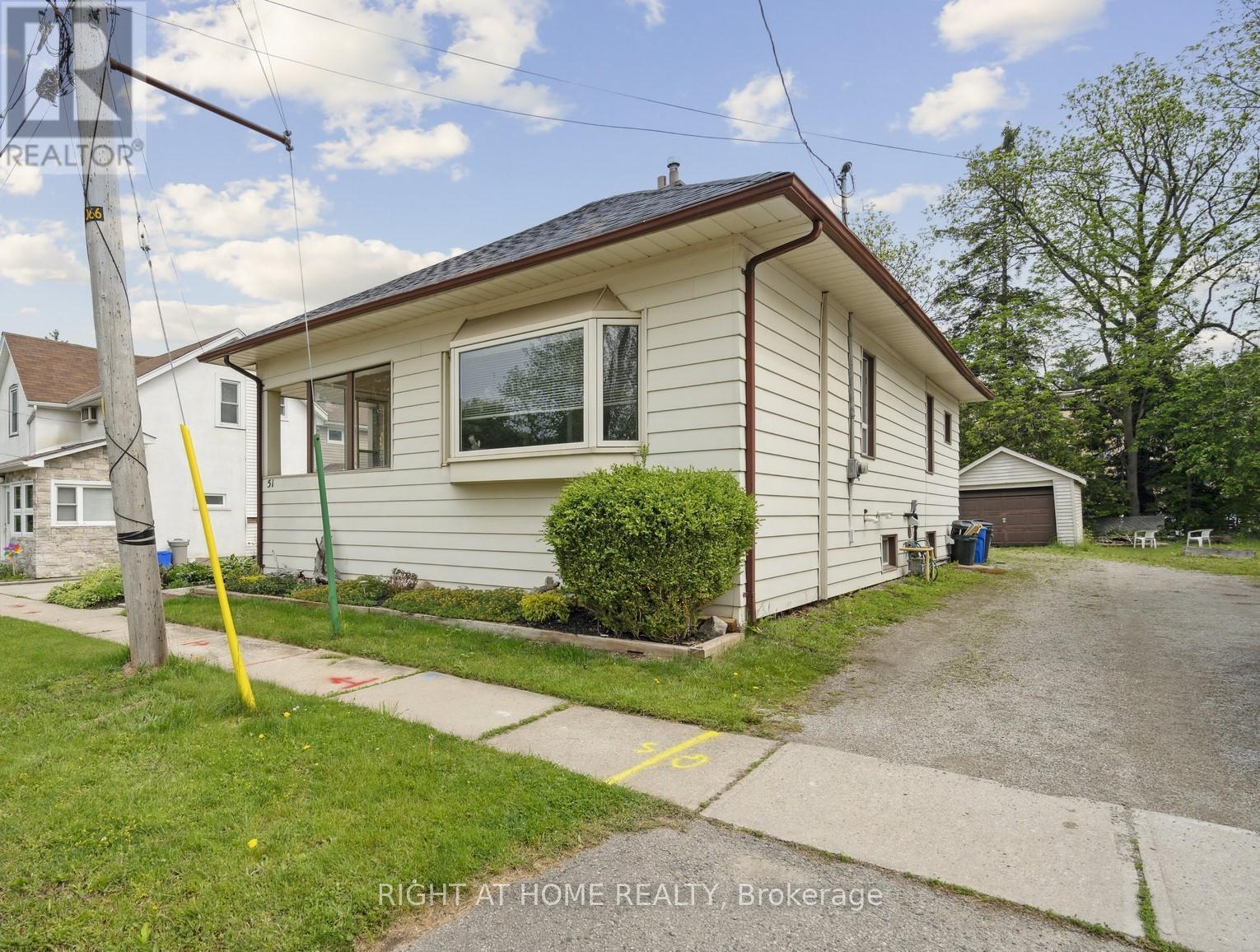 51 Frederick Street S, Halton Hills (Ac Acton), Ontario  L7J 2B9 - Photo 2 - W12430463