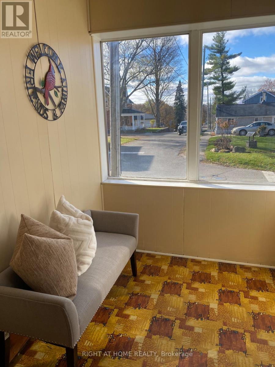 51 Frederick Street S, Halton Hills (Ac Acton), Ontario  L7J 2B9 - Photo 20 - W12430463