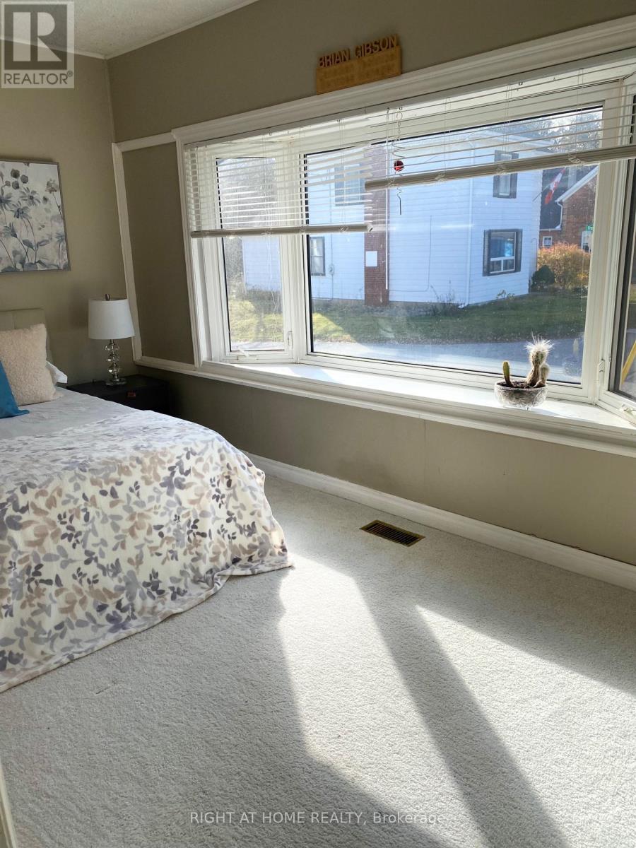 51 Frederick Street S, Halton Hills (Ac Acton), Ontario  L7J 2B9 - Photo 25 - W12430463