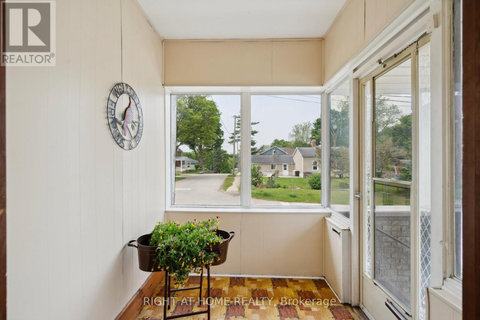 51 Frederick Street S, Halton Hills (Ac Acton), Ontario  L7J 2B9 - Photo 4 - W12430463