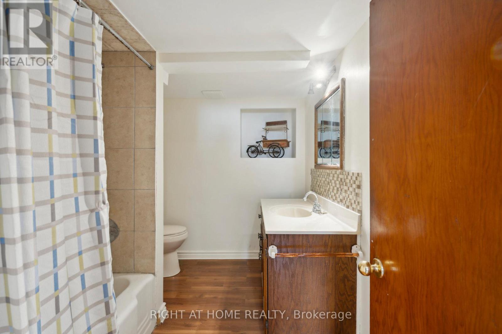 51 Frederick Street S, Halton Hills (Ac Acton), Ontario  L7J 2B9 - Photo 8 - W12430463