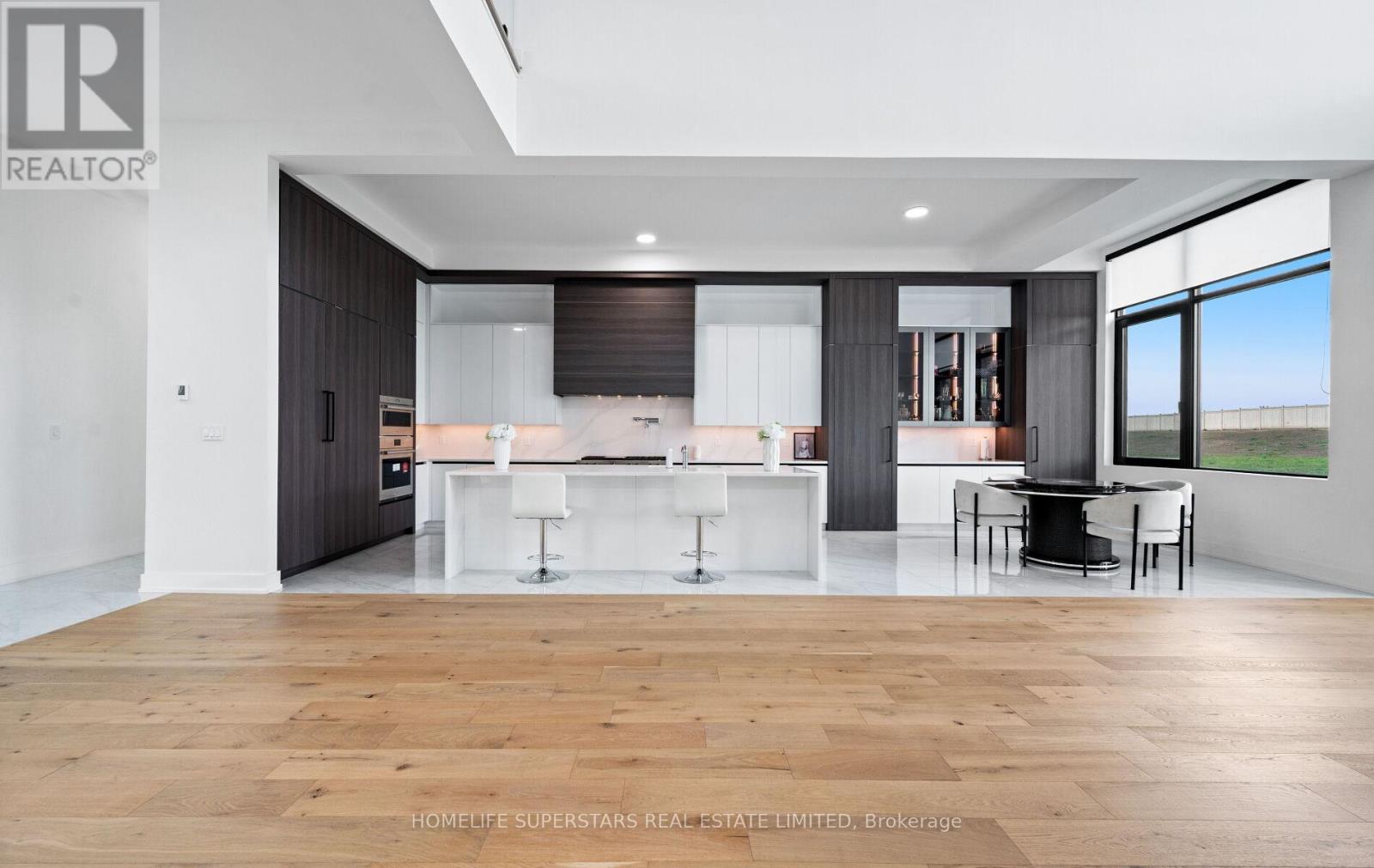 32 Sugarbush Court, Halton Hills (Rural Halton Hills), Ontario  L7G 4S7 - Photo 12 - W12433646