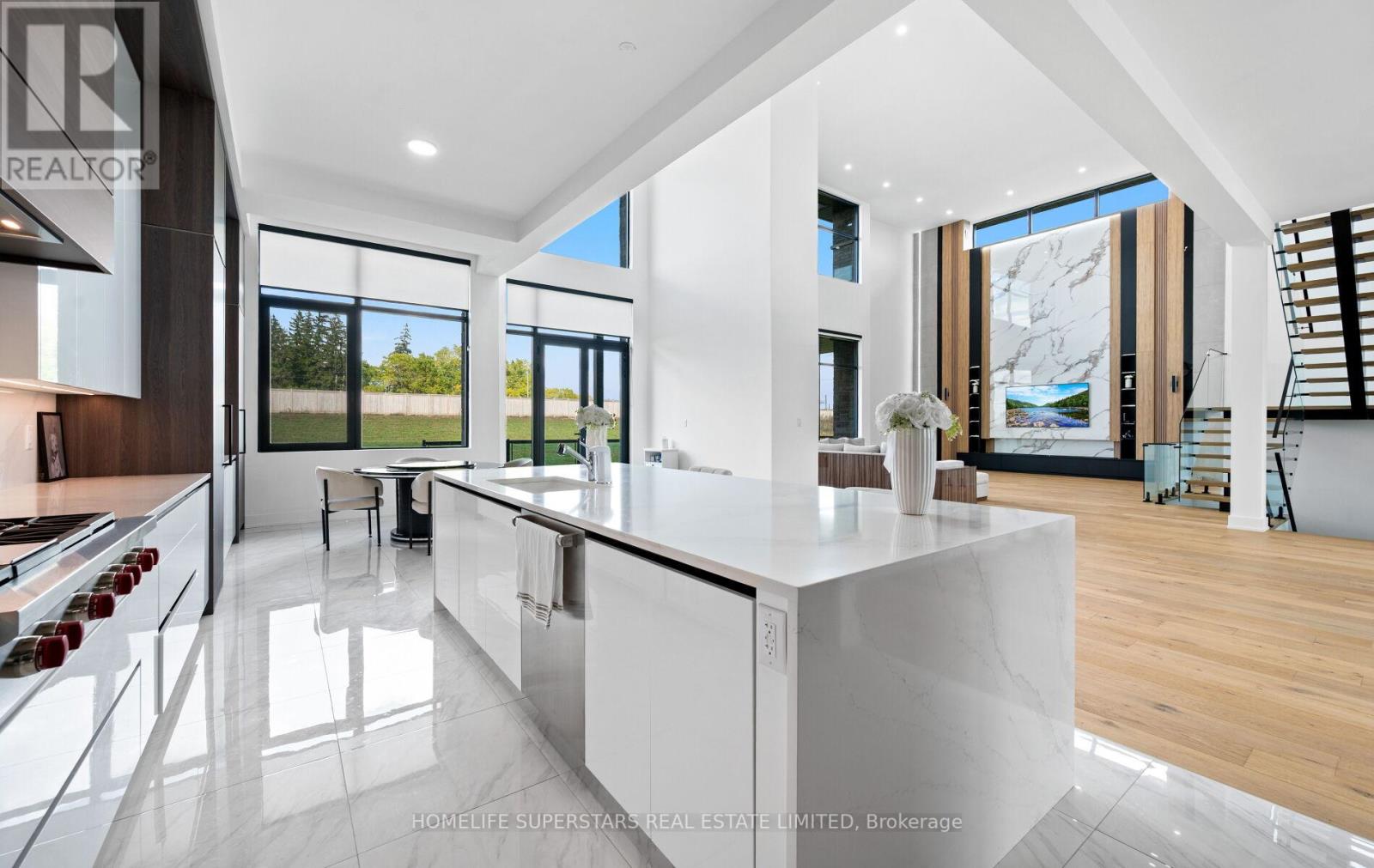 32 Sugarbush Court, Halton Hills (Rural Halton Hills), Ontario  L7G 4S7 - Photo 16 - W12433646