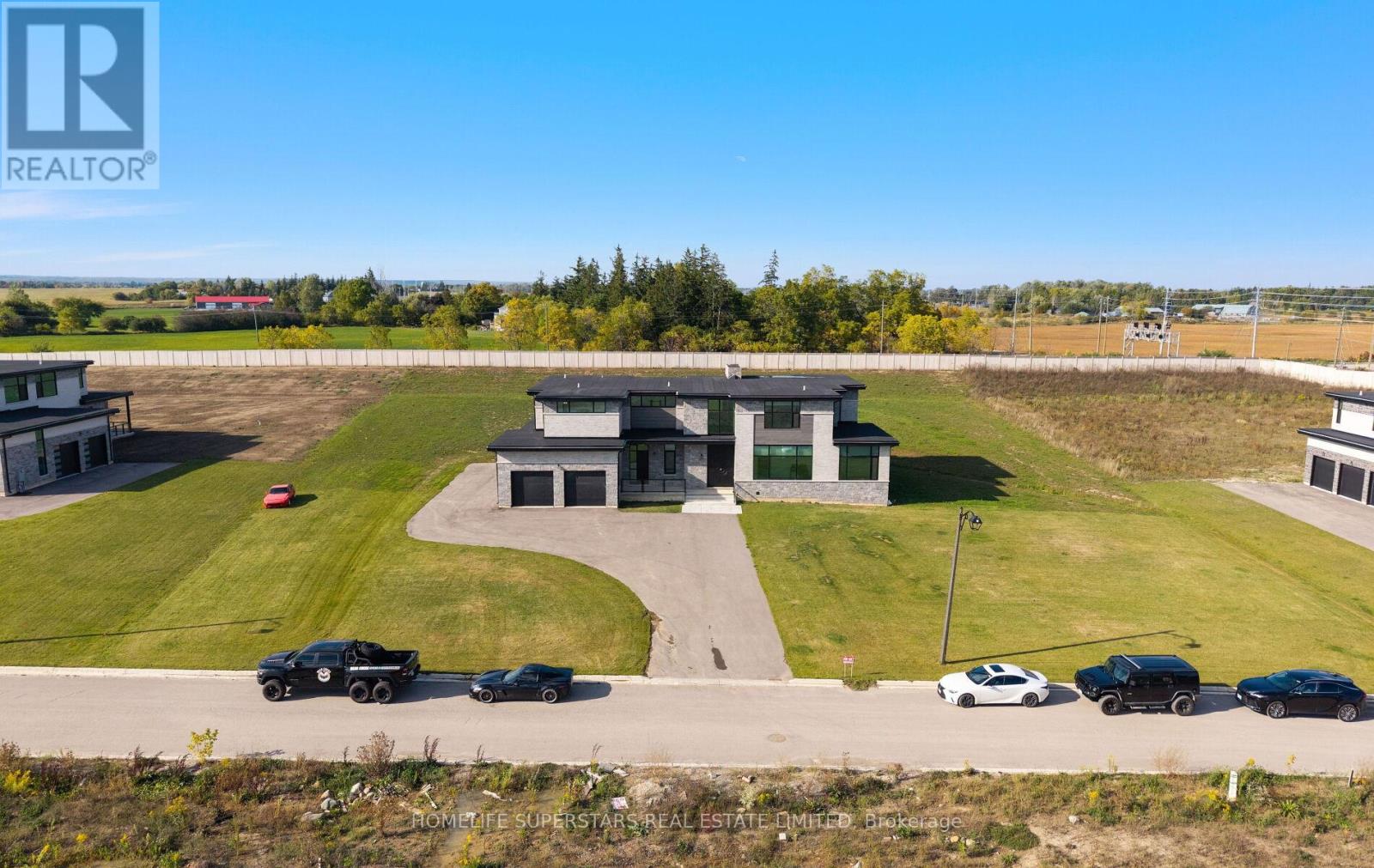 32 Sugarbush Court, Halton Hills (Rural Halton Hills), Ontario  L7G 4S7 - Photo 2 - W12433646