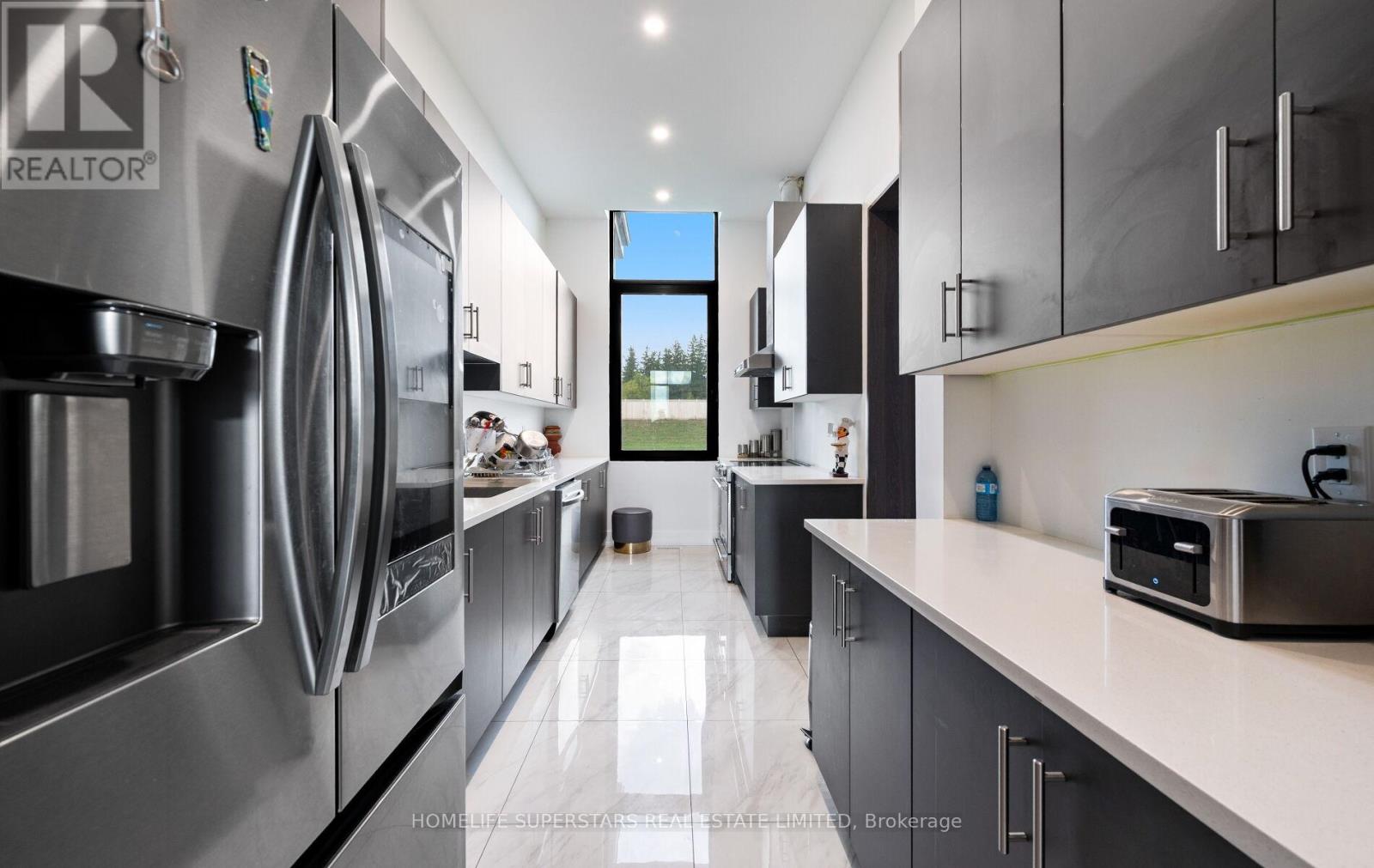 32 Sugarbush Court, Halton Hills (Rural Halton Hills), Ontario  L7G 4S7 - Photo 20 - W12433646