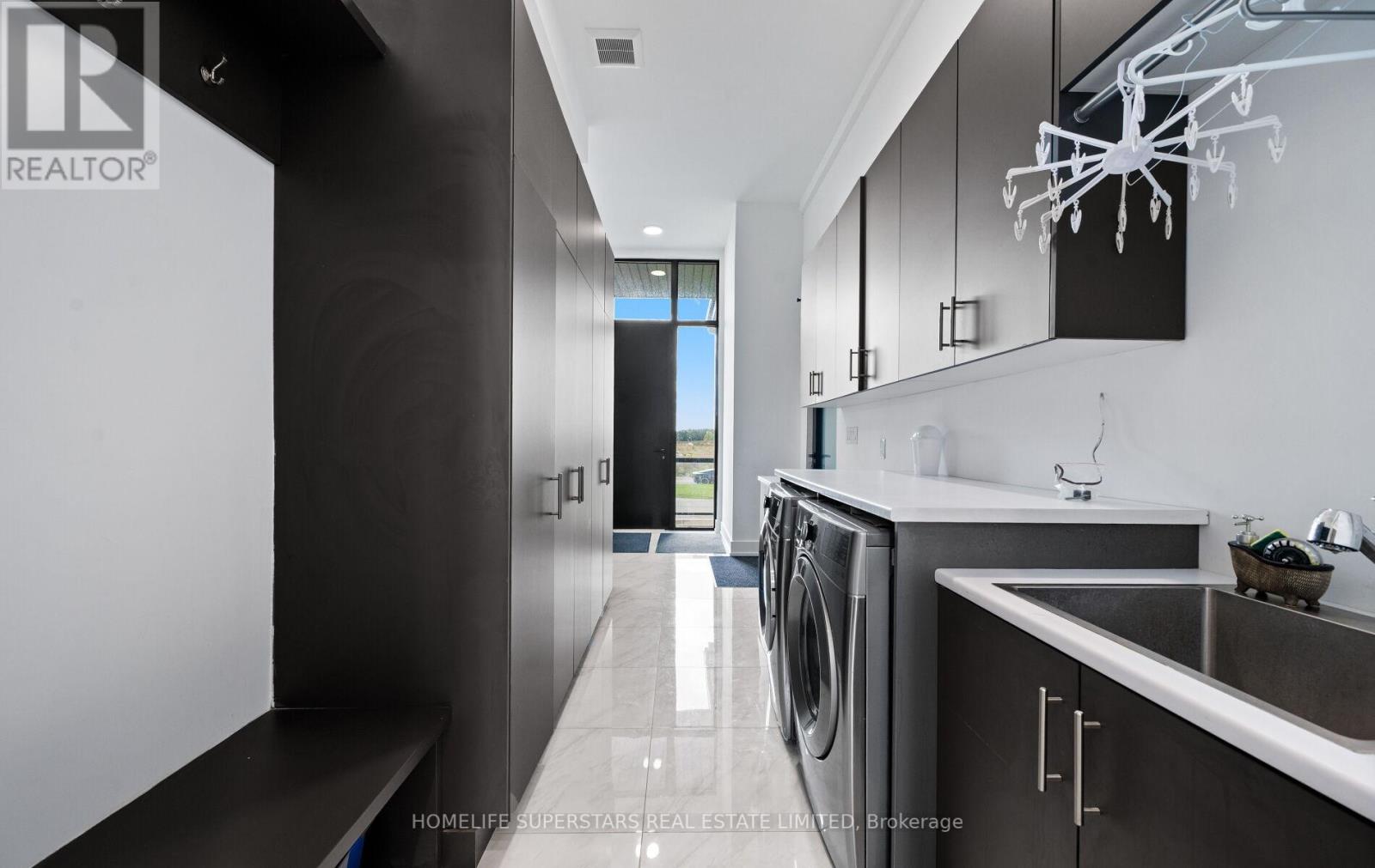 32 Sugarbush Court, Halton Hills (Rural Halton Hills), Ontario  L7G 4S7 - Photo 21 - W12433646