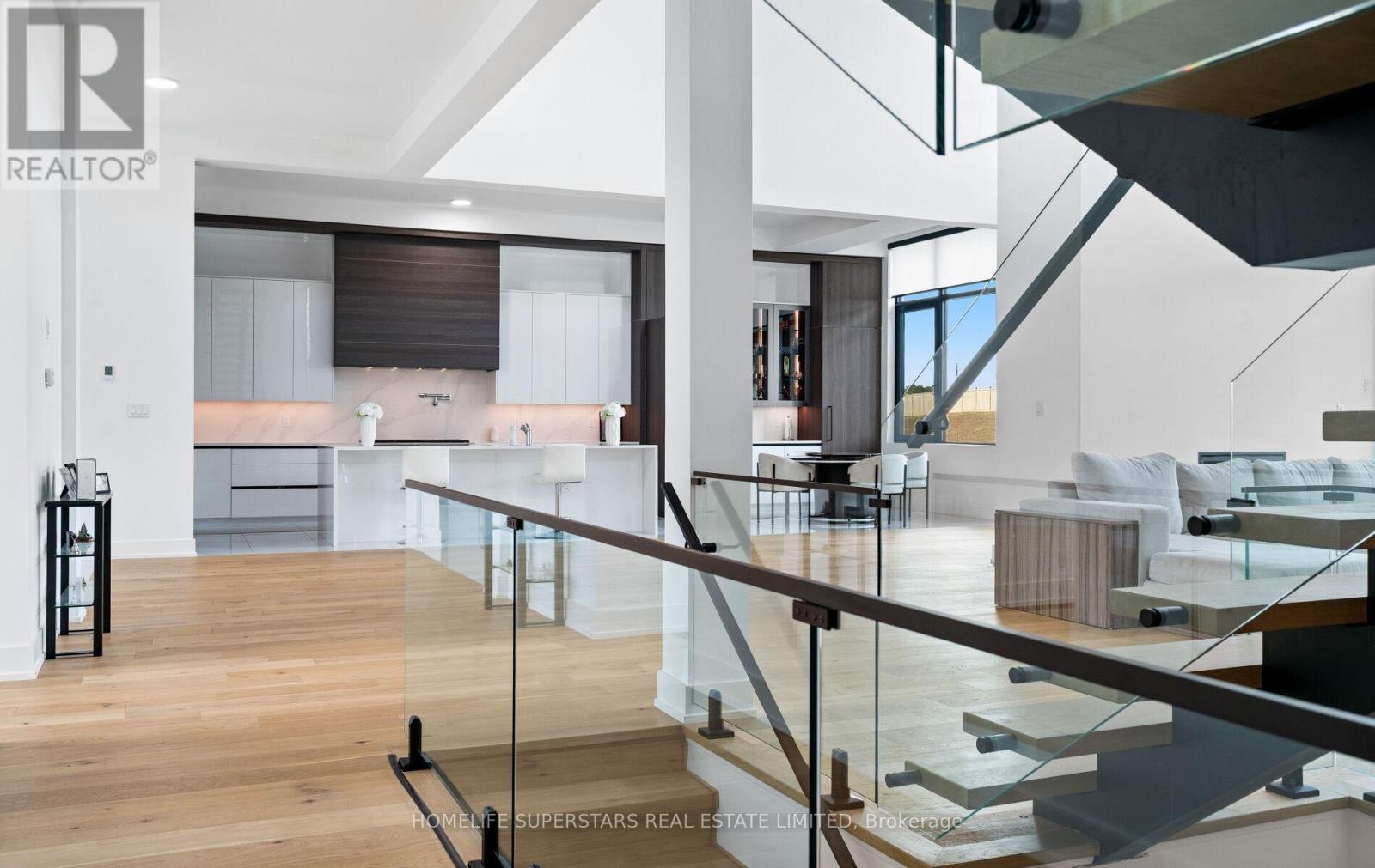 32 Sugarbush Court, Halton Hills (Rural Halton Hills), Ontario  L7G 4S7 - Photo 25 - W12433646