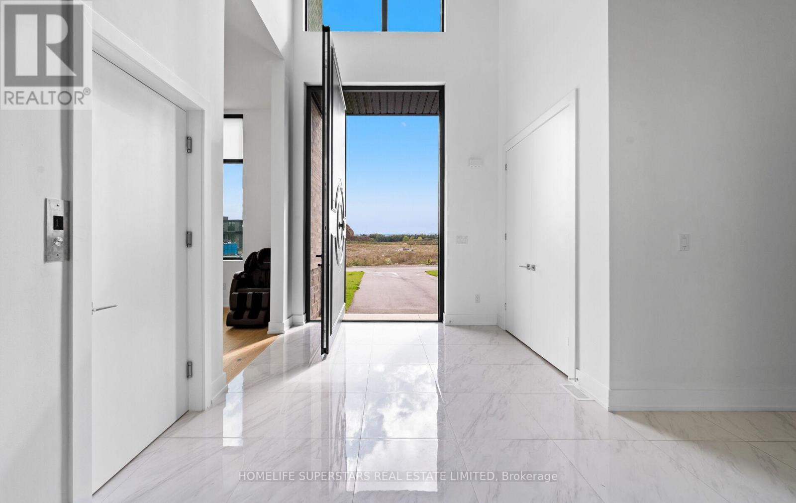 32 Sugarbush Court, Halton Hills (Rural Halton Hills), Ontario  L7G 4S7 - Photo 5 - W12433646