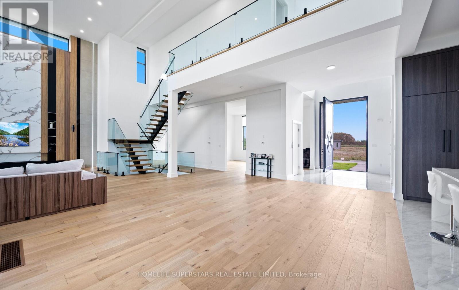 32 Sugarbush Court, Halton Hills (Rural Halton Hills), Ontario  L7G 4S7 - Photo 6 - W12433646