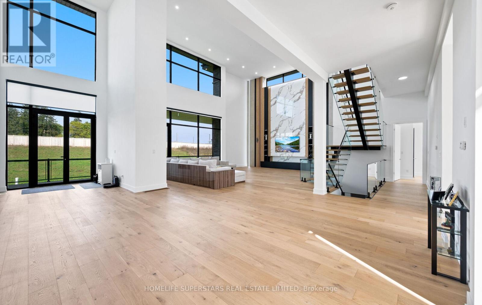 32 Sugarbush Court, Halton Hills (Rural Halton Hills), Ontario  L7G 4S7 - Photo 7 - W12433646