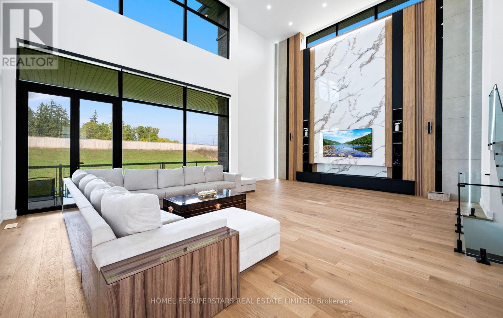 32 Sugarbush Court, Halton Hills (Rural Halton Hills), Ontario  L7G 4S7 - Photo 8 - W12433646