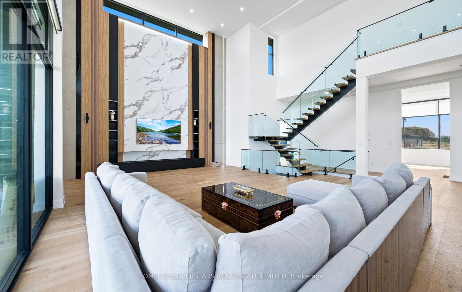 32 Sugarbush Court, Halton Hills (Rural Halton Hills), Ontario  L7G 4S7 - Photo 9 - W12433646