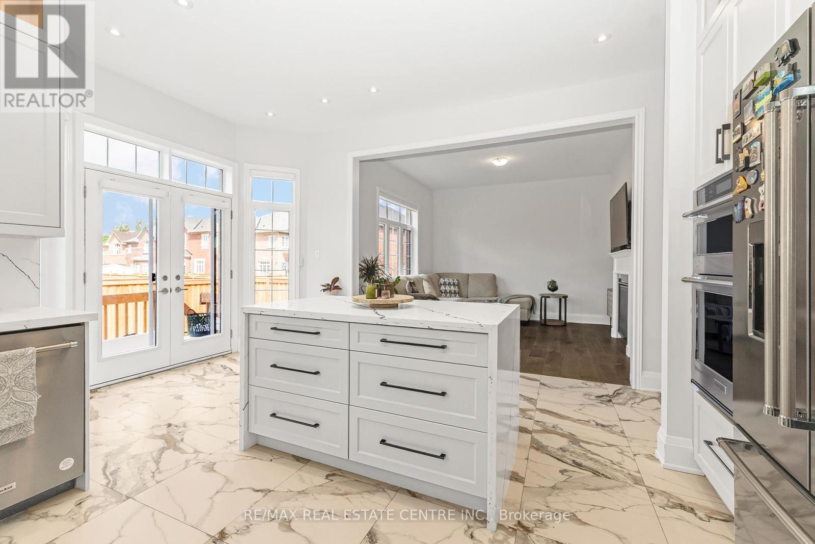 15369 Danby Road, Halton Hills (Georgetown), Ontario  L7G 5G2 - Photo 19 - W12435213