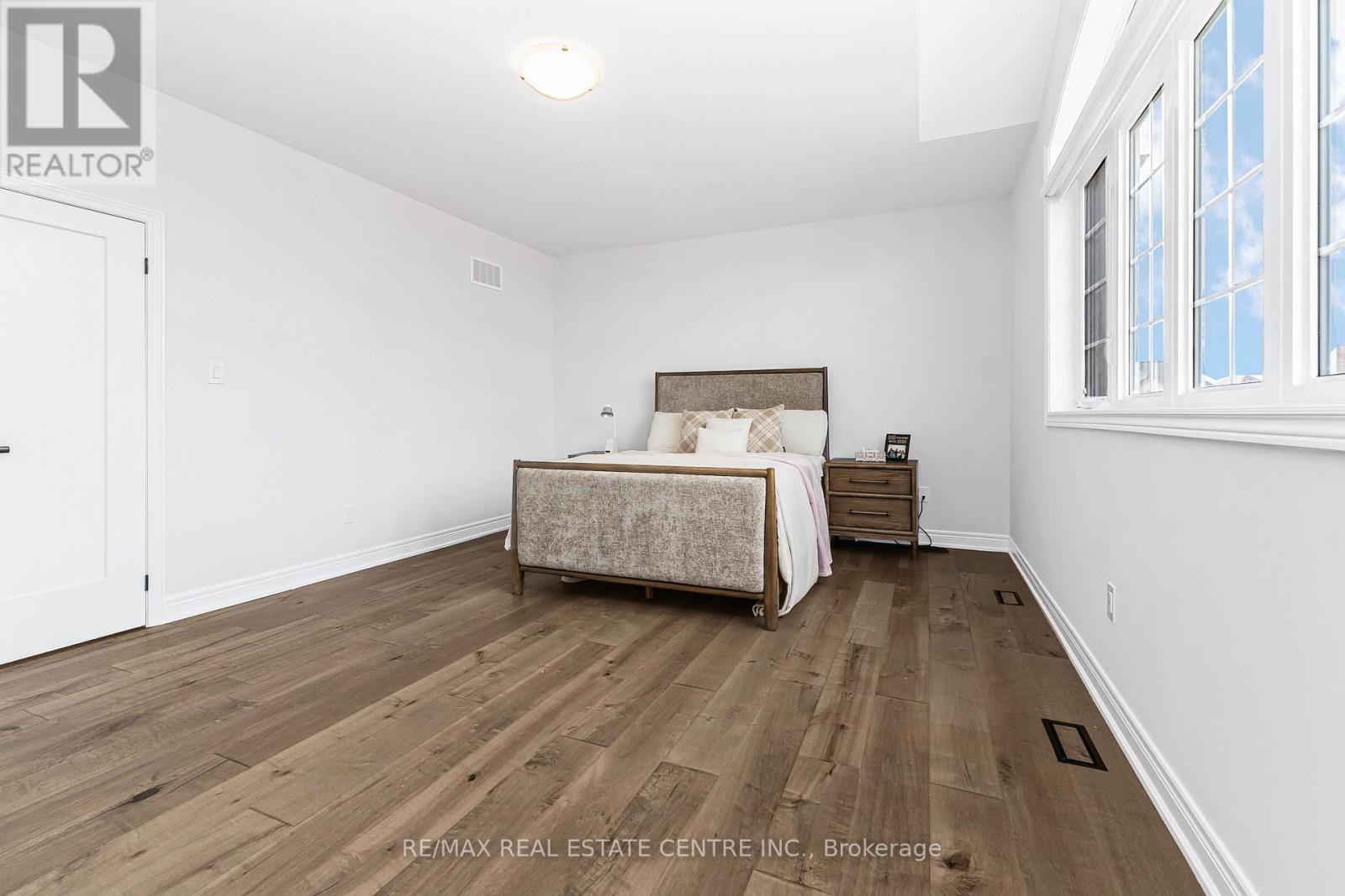 15369 Danby Road, Halton Hills (Georgetown), Ontario  L7G 5G2 - Photo 27 - W12435213