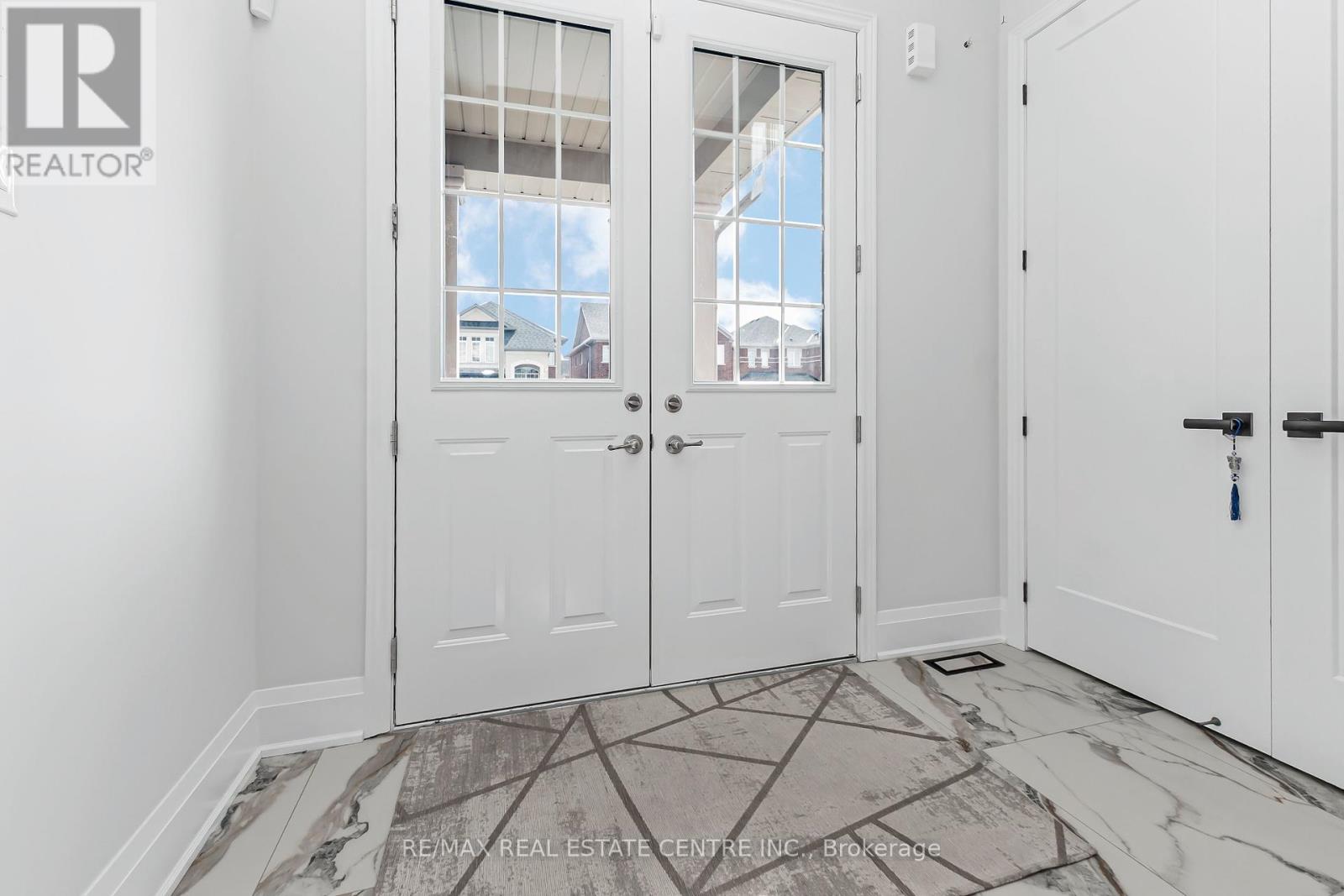 15369 Danby Road, Halton Hills (Georgetown), Ontario  L7G 5G2 - Photo 6 - W12435213