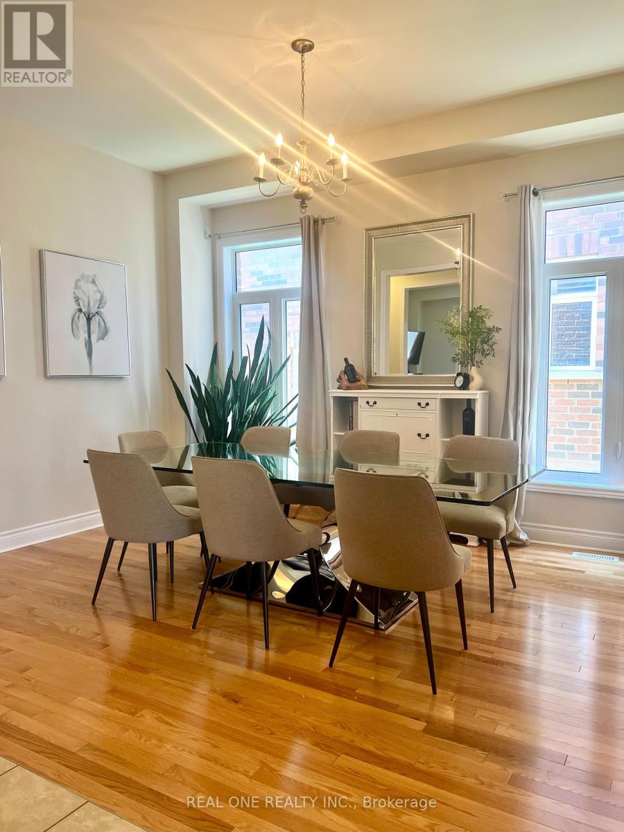 250 Niagara Trail, Halton Hills (Georgetown), Ontario  L7G 0A7 - Photo 13 - W12435772