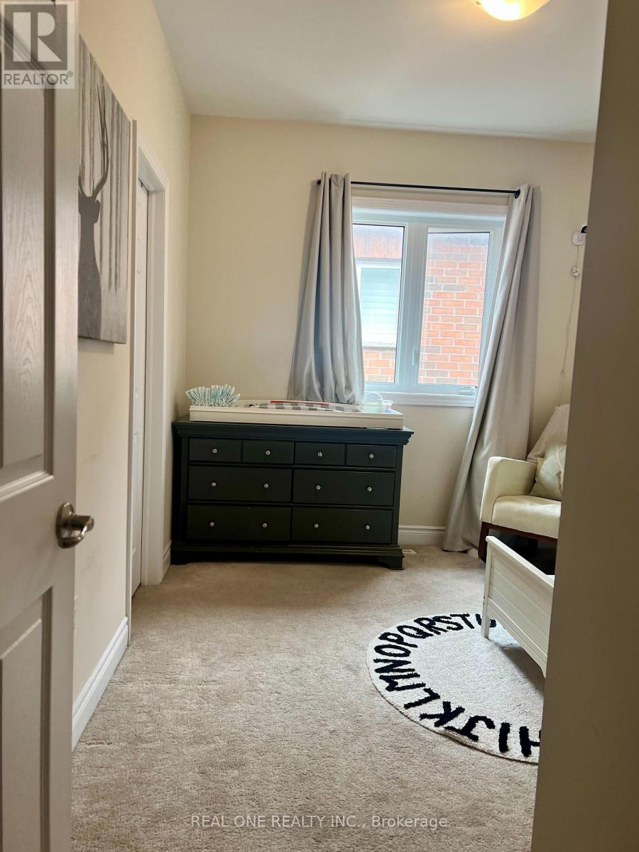 250 Niagara Trail, Halton Hills (Georgetown), Ontario  L7G 0A7 - Photo 19 - W12435772