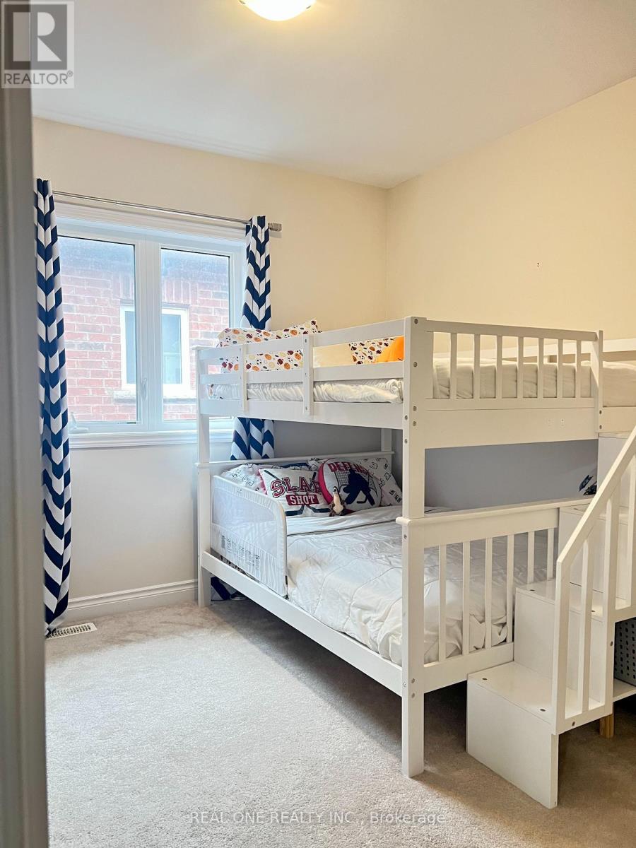 250 Niagara Trail, Halton Hills (Georgetown), Ontario  L7G 0A7 - Photo 25 - W12435772