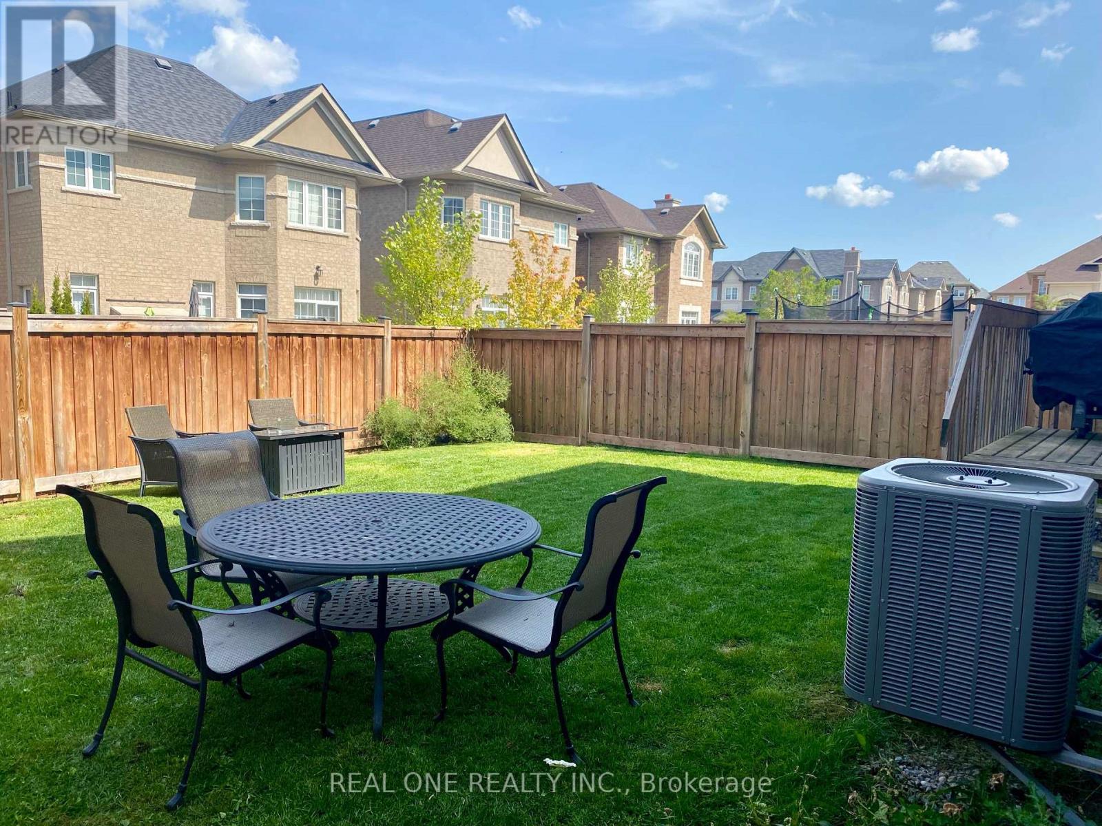 250 Niagara Trail, Halton Hills (Georgetown), Ontario  L7G 0A7 - Photo 37 - W12435772