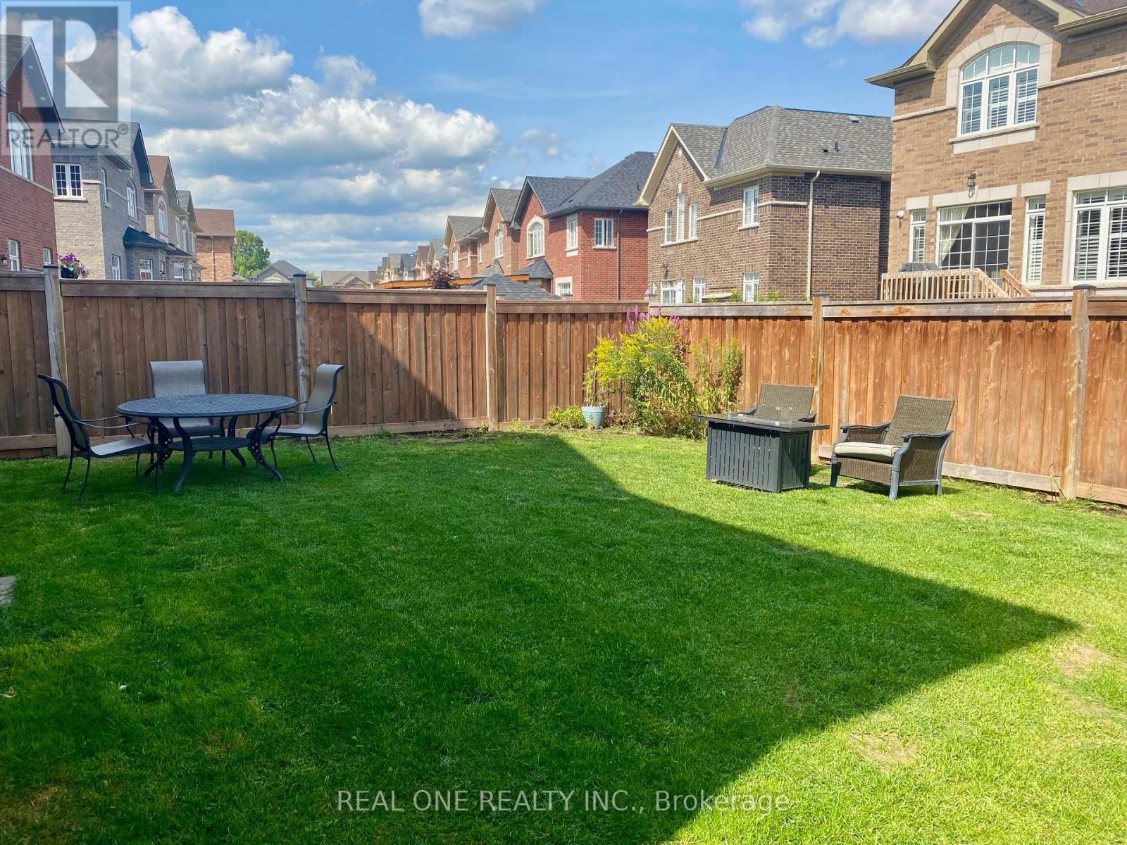 250 Niagara Trail, Halton Hills (Georgetown), Ontario  L7G 0A7 - Photo 38 - W12435772